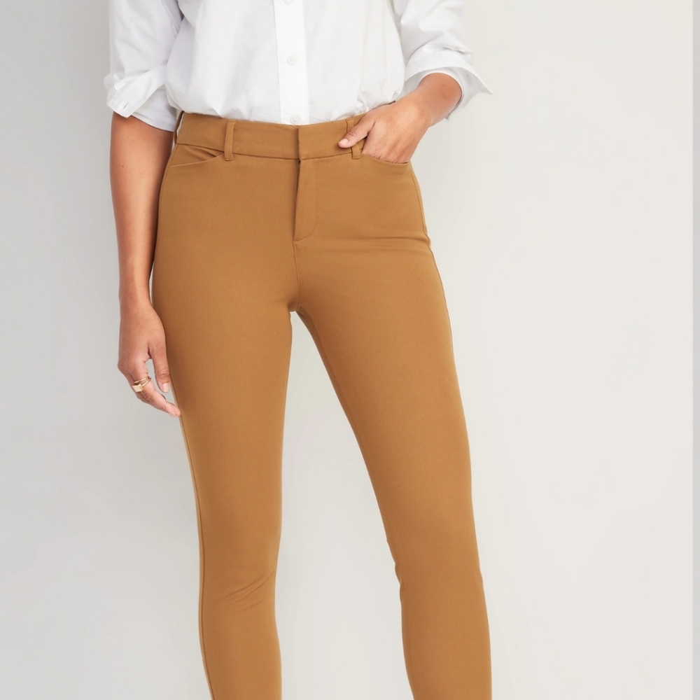 Old Navy Pixie Ankle Pants size 6